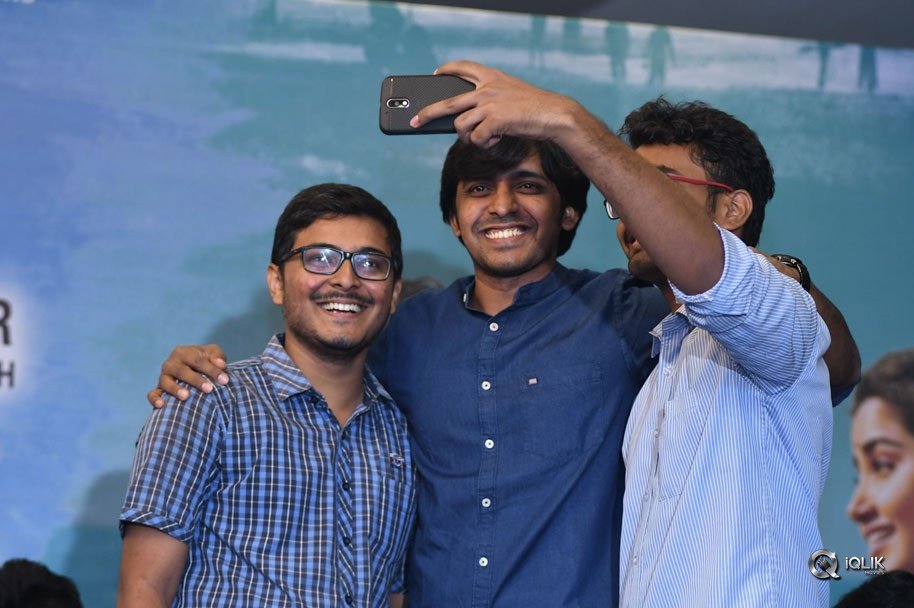 Vunnadhi-Okate-Zindagi-Movie-Pre-Release-Function